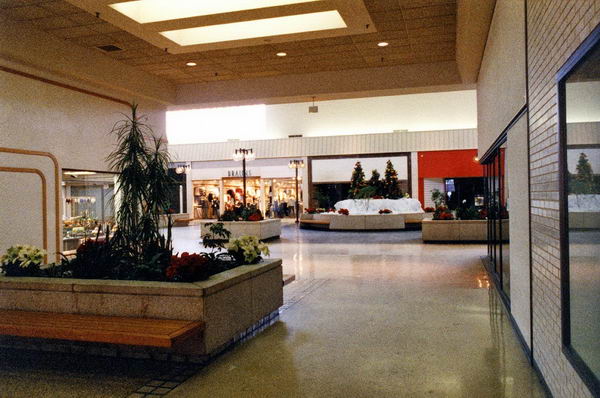 North Kent Mall - Old Photo From Gr Retro (newer photo)